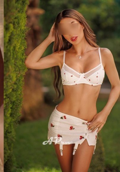upmarket escorts elite model beautiful girls GFE CHRISTINA