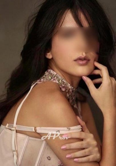 elite London escorts high class Latin girls VIP  IRIS
